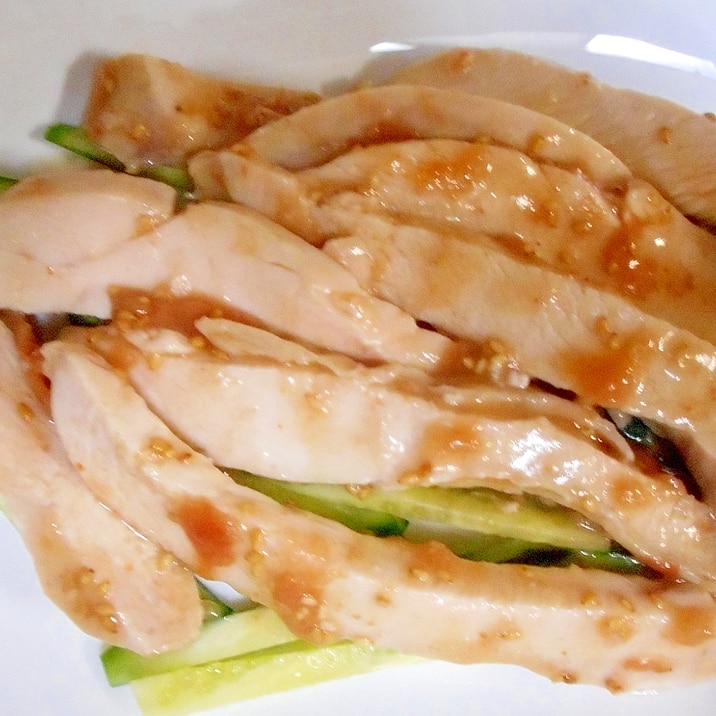夏にさっぱり!!鶏むね肉とキュウリの梅肉和え